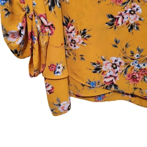 Floral 3/4 sleeve Blouse Size 3X. V-Neck - Picture 4 of 5